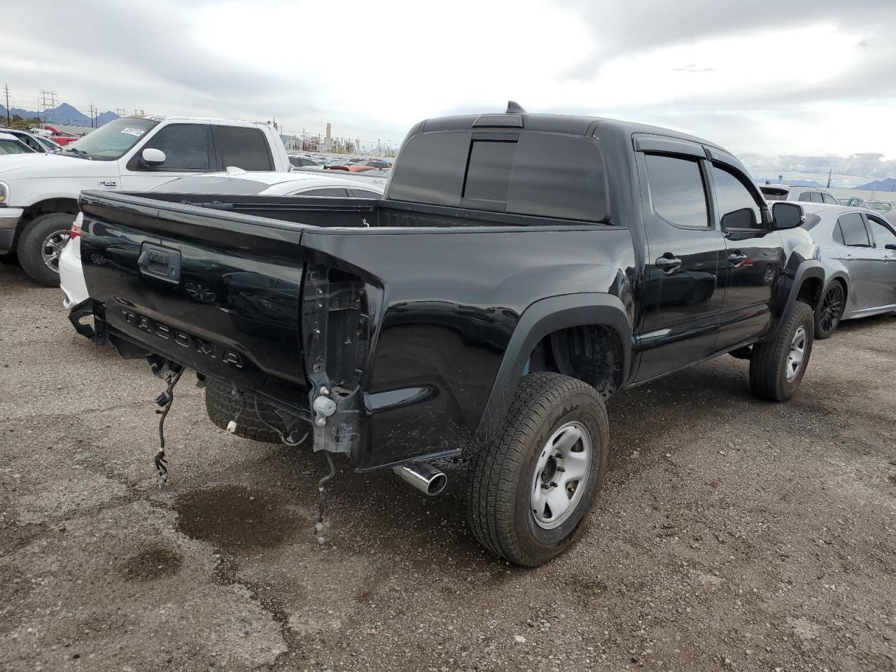 2017 TOYOTA TACOMA DOU - Фото 3