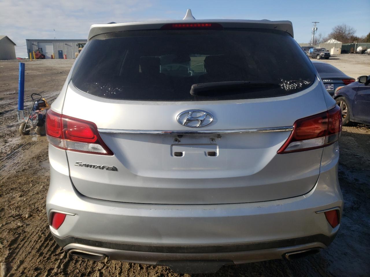 2017 HYUNDAI SANTA FE S - Image 6