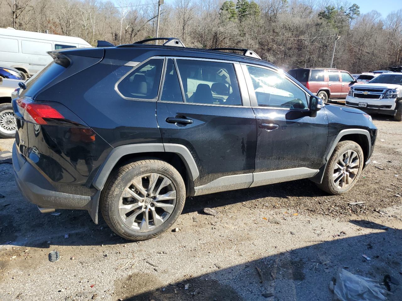 2019 TOYOTA RAV4 XLE P - Фото 3