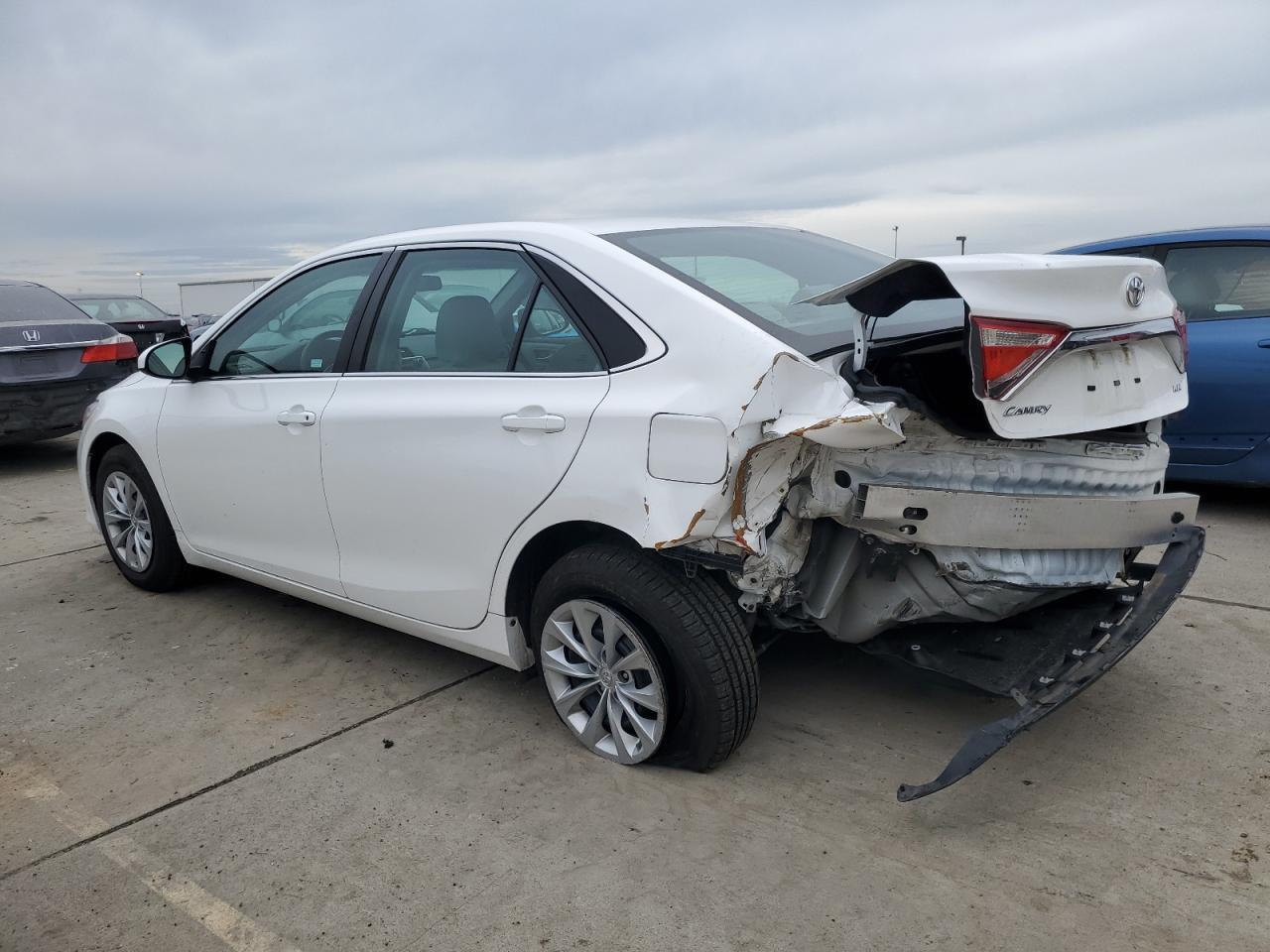 2017 TOYOTA CAMRY LE - Фото 2