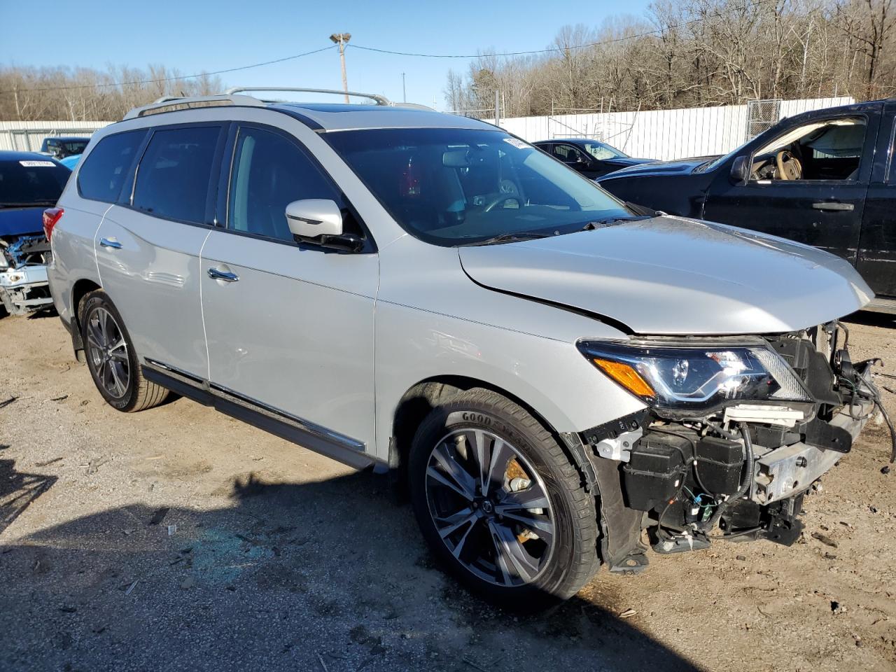 2017 NISSAN PATHFINDER - Фото 4