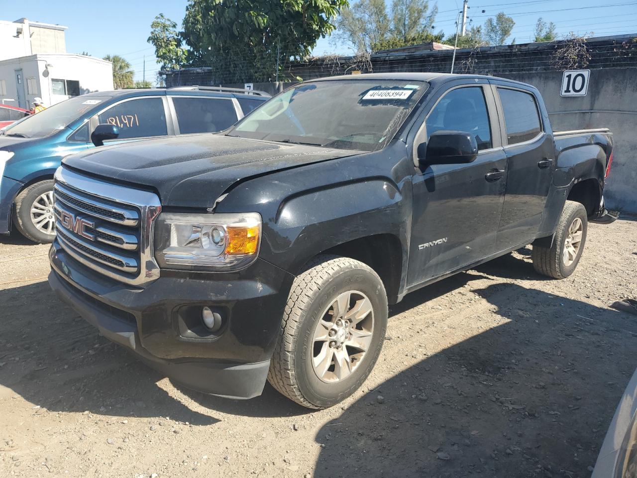 2017 GMC CANYON SLE car image