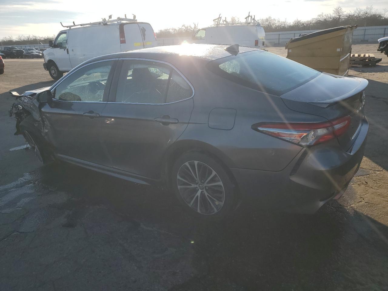2019 TOYOTA CAMRY L - Фото 2