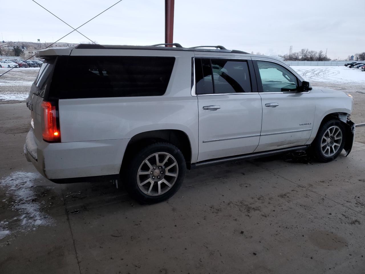 2016 GMC YUKON XL D - Фото 3