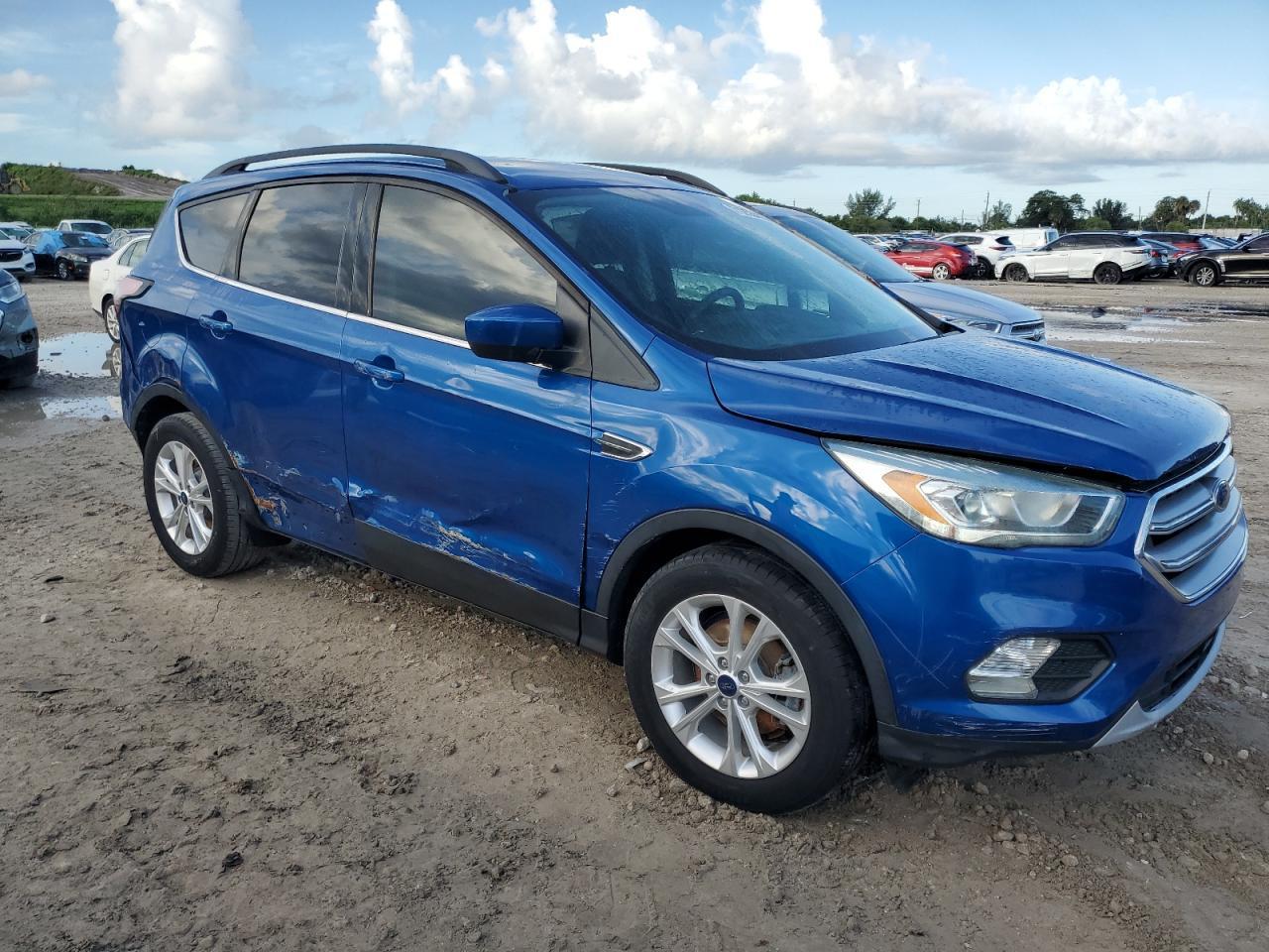 2017 FORD ESCAPE SE - Image 4