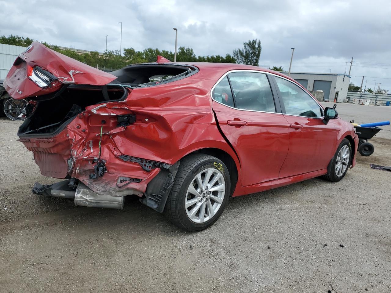 2023 TOYOTA CAMRY LE - Фото 3