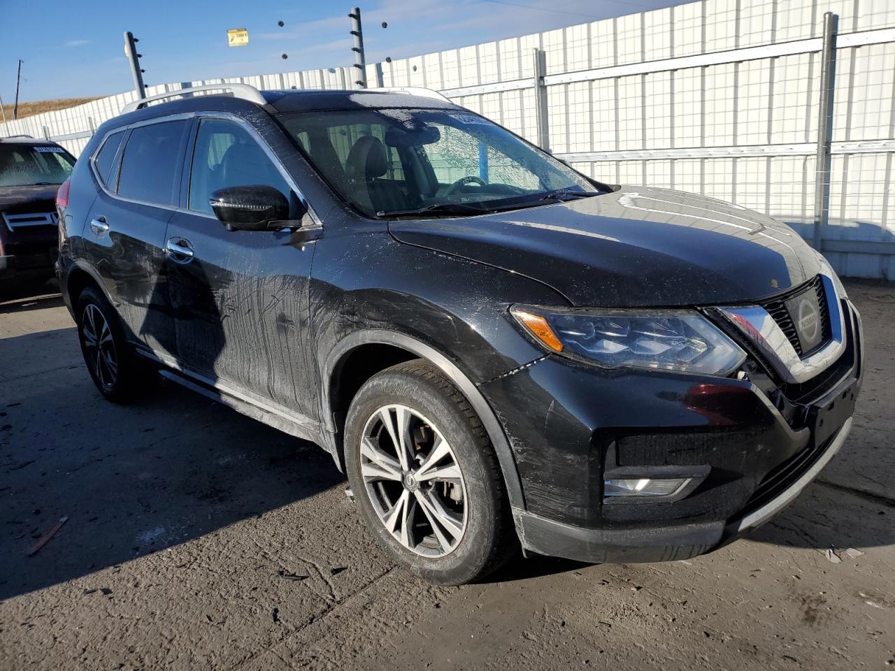 2017 NISSAN ROGUE SV - Image 4