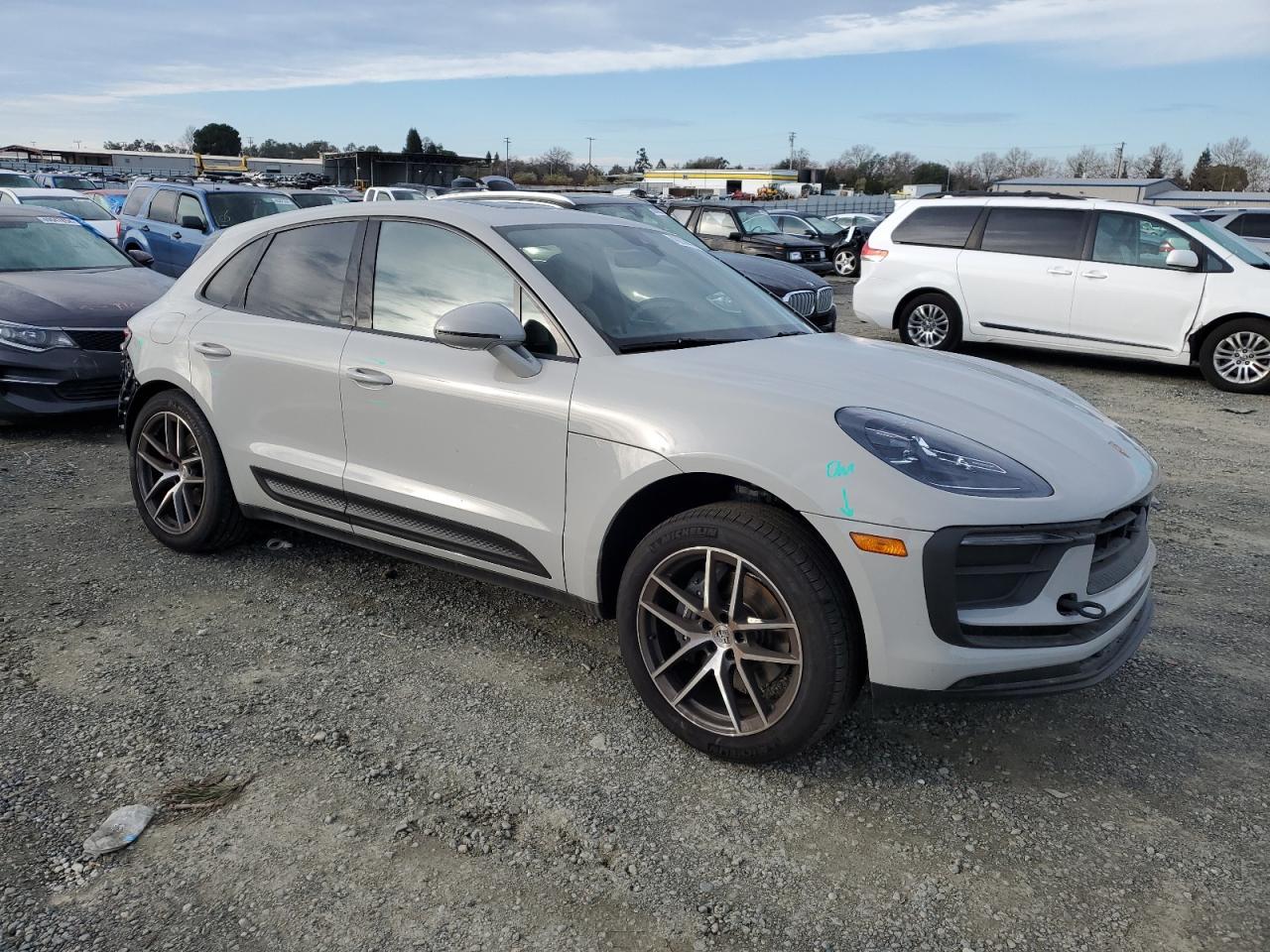 2023 PORSCHE MACAN BASE - Image 4