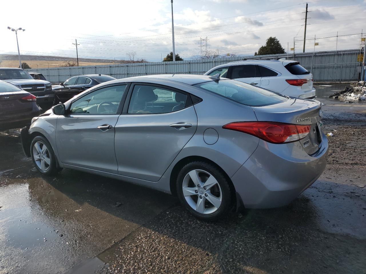 2013 HYUNDAI ELANTRA GL - Image 2