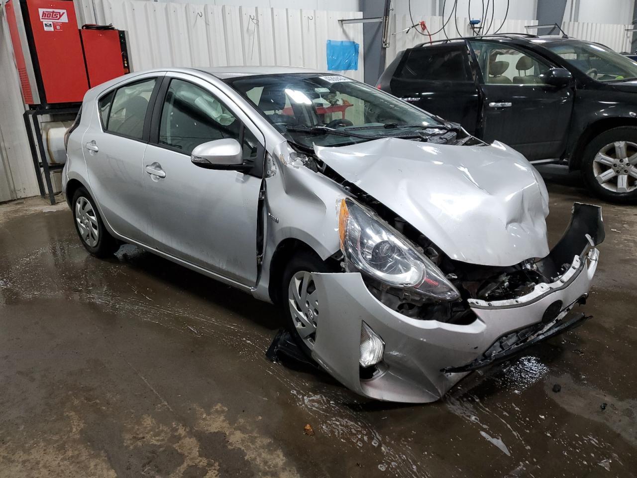 2015 TOYOTA PRIUS C - Фото 4