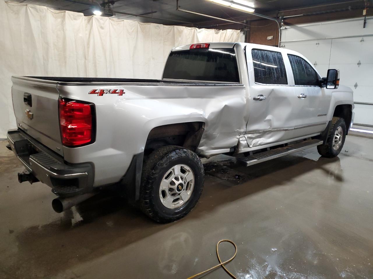 2019 CHEVROLET SILVERADO - Фото 3