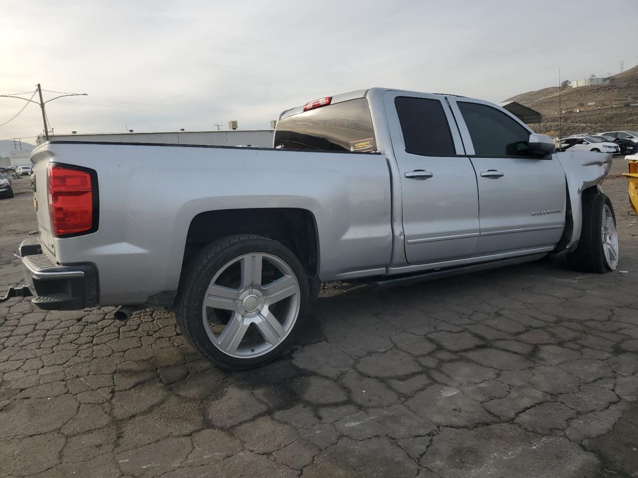 2015 CHEVROLET SILVERADO - Image 3
