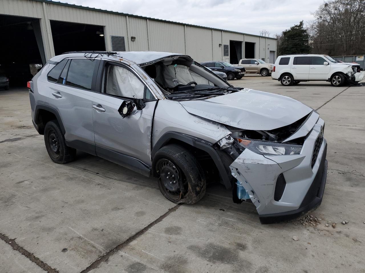 2021 TOYOTA RAV4 LE - Фото 4