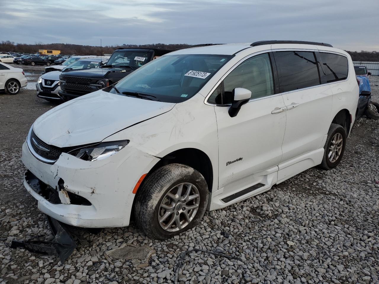 2021 CHRYSLER VOYAGER LX car image