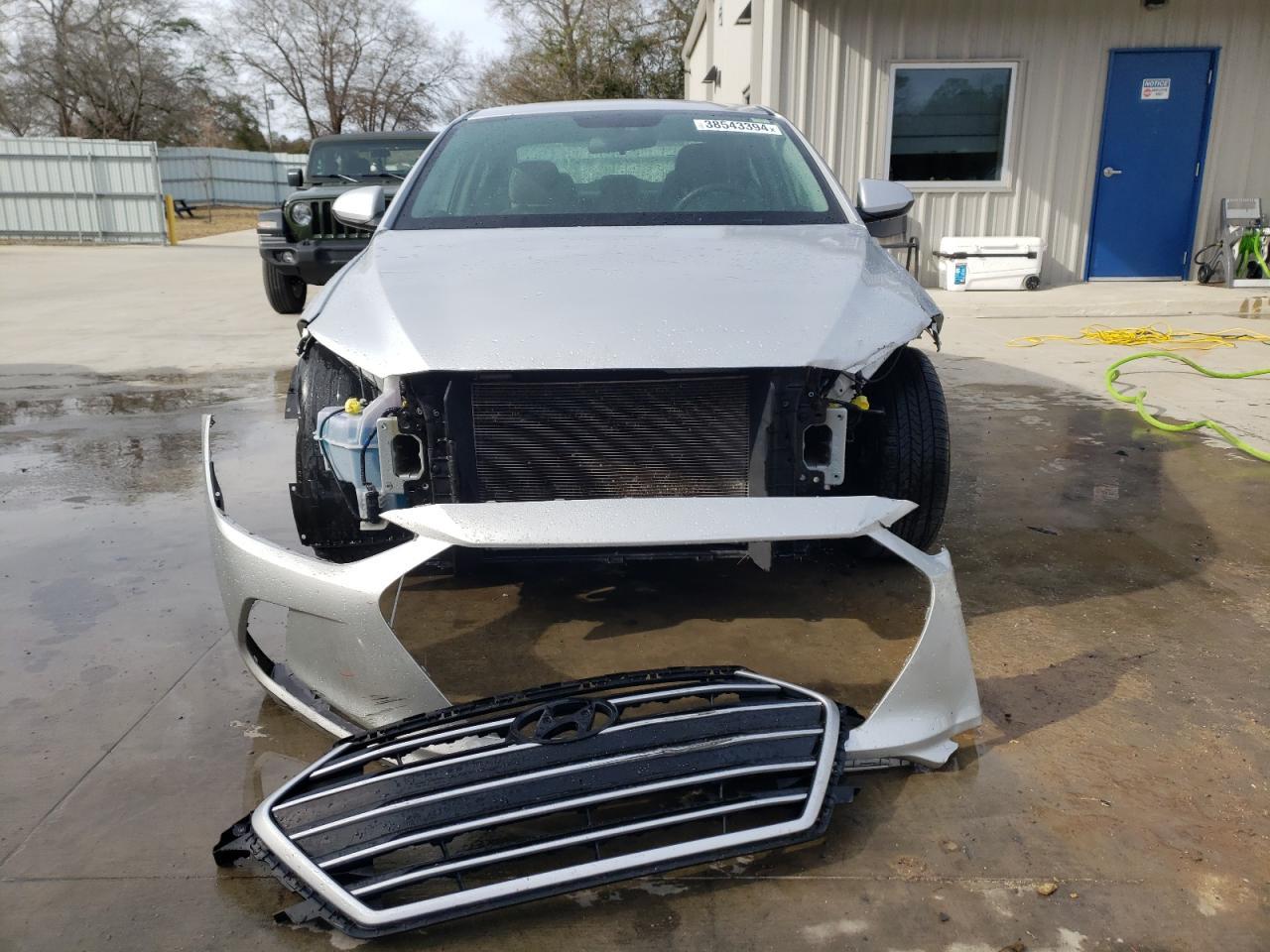 2018 HYUNDAI ELANTRA SE - Image 5