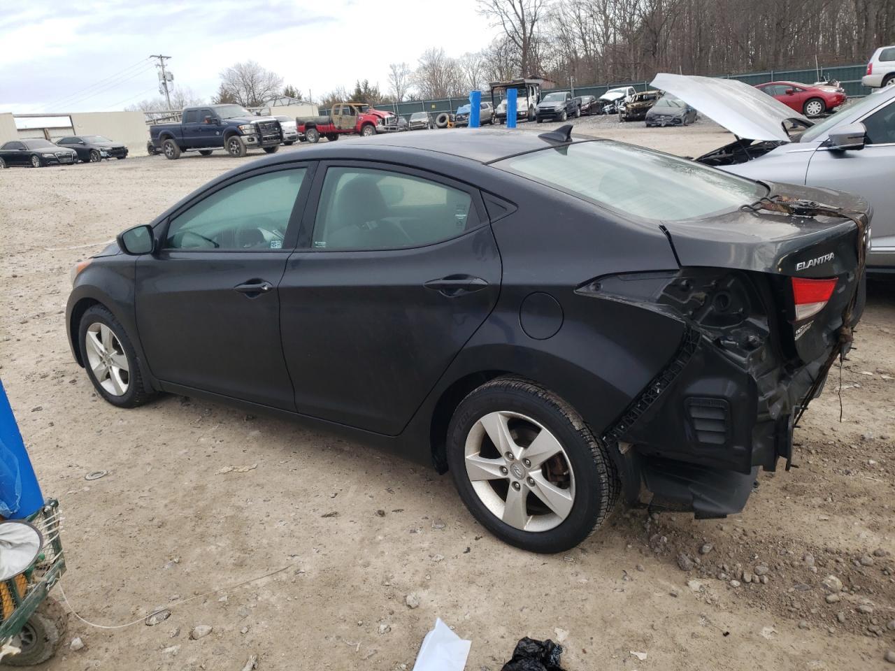 2013 HYUNDAI ELANTRA GL - Image 2