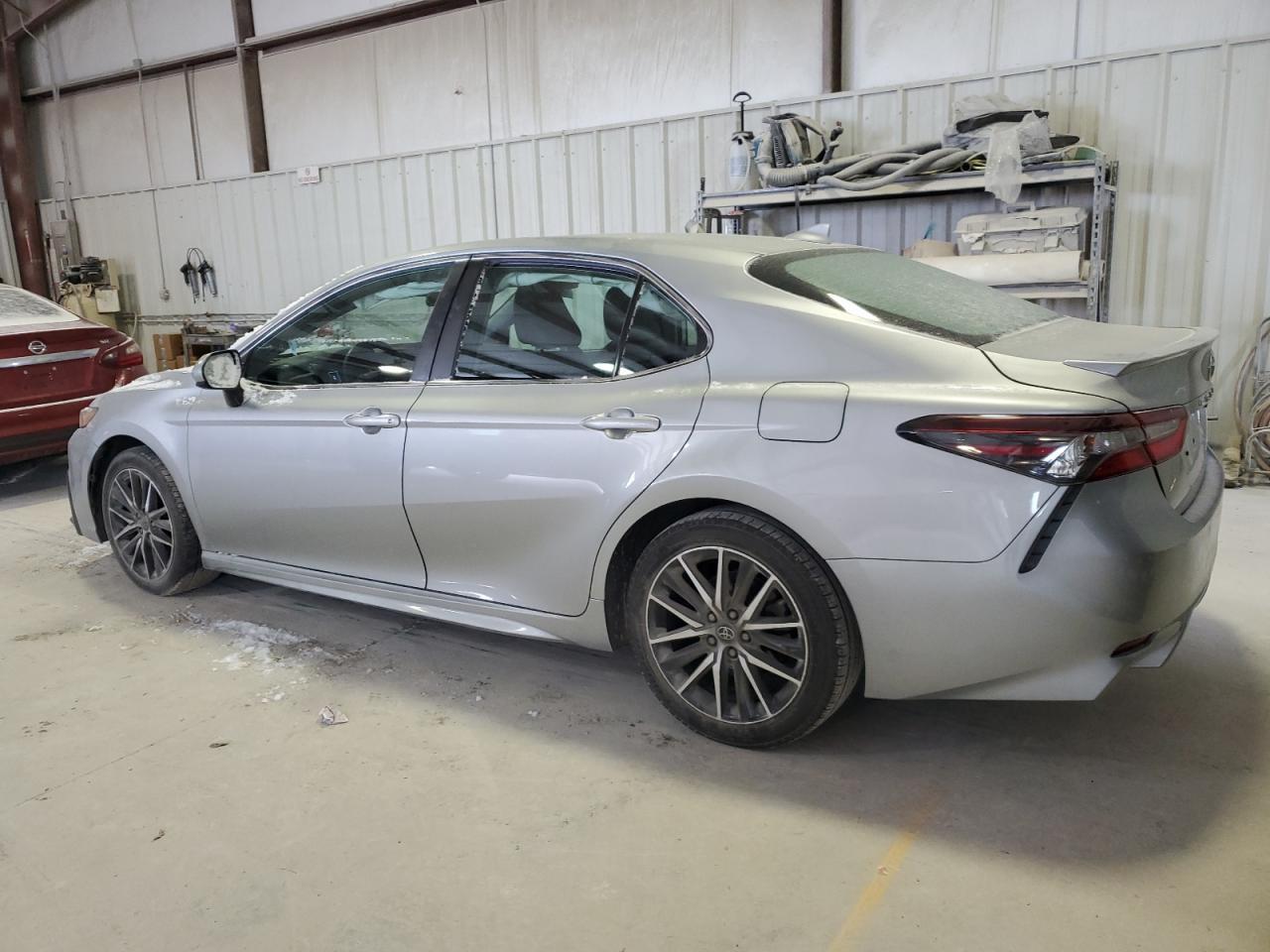 2021 TOYOTA CAMRY SE - Фото 2