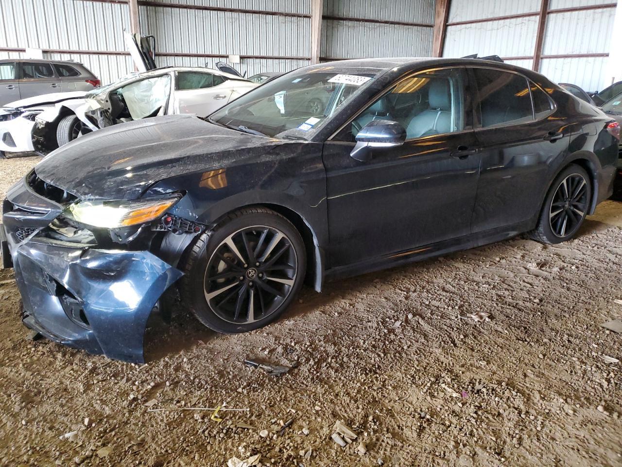 2019 TOYOTA CAMRY XSE car image