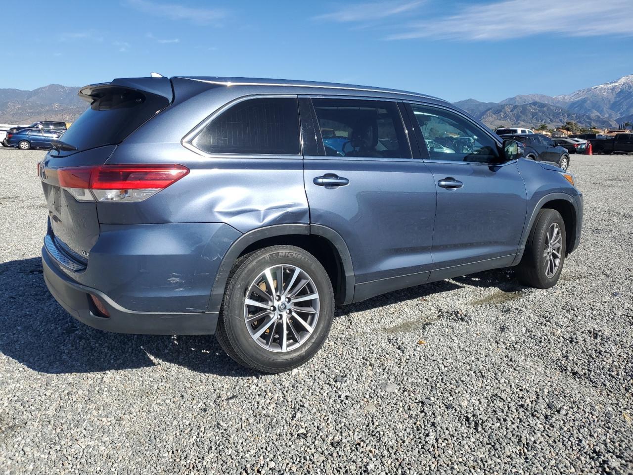 2019 TOYOTA HIGHLANDER - Image 3