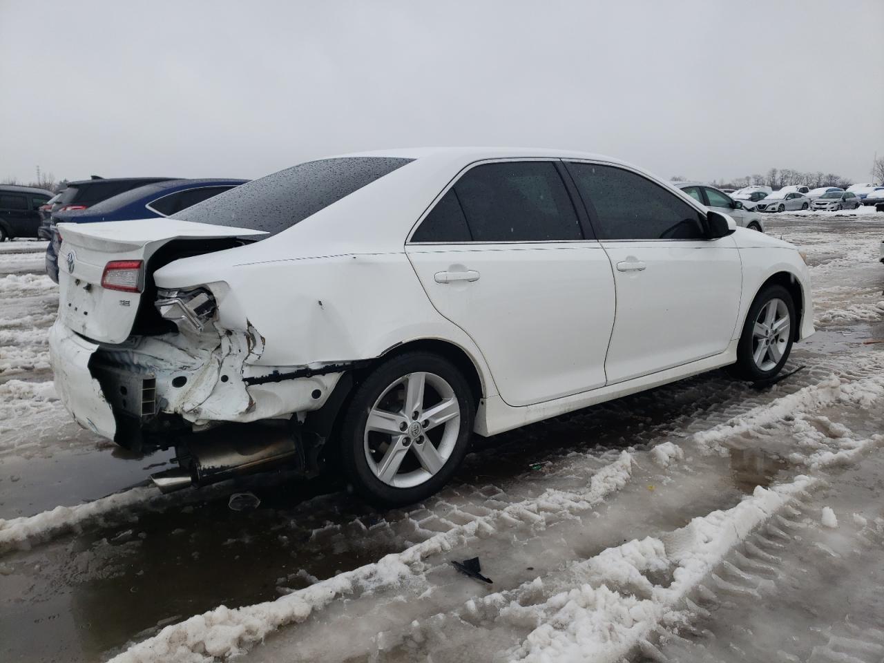 2014 TOYOTA CAMRY L - Фото 3