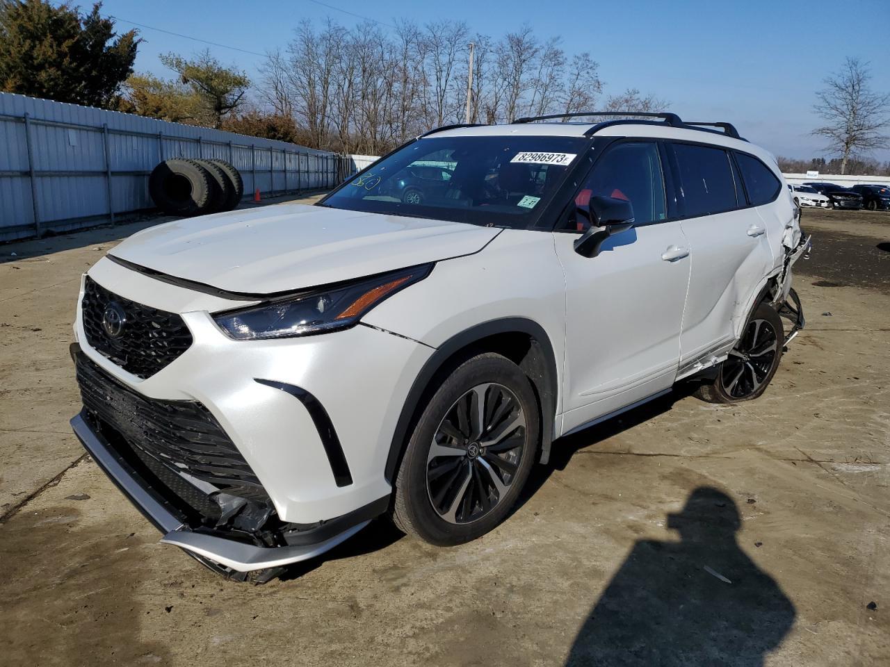 2022 TOYOTA HIGHLANDER car image