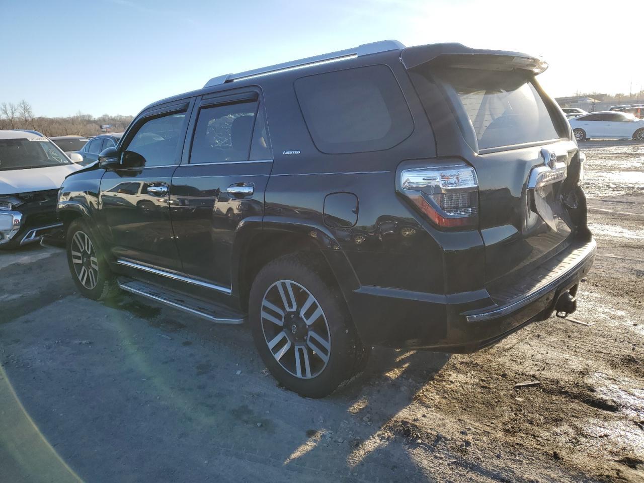 2019 TOYOTA 4RUNNER SR - Image 2