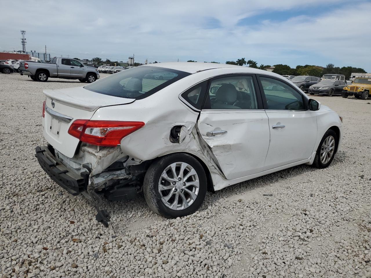 2017 NISSAN SENTRA S - Фото 3