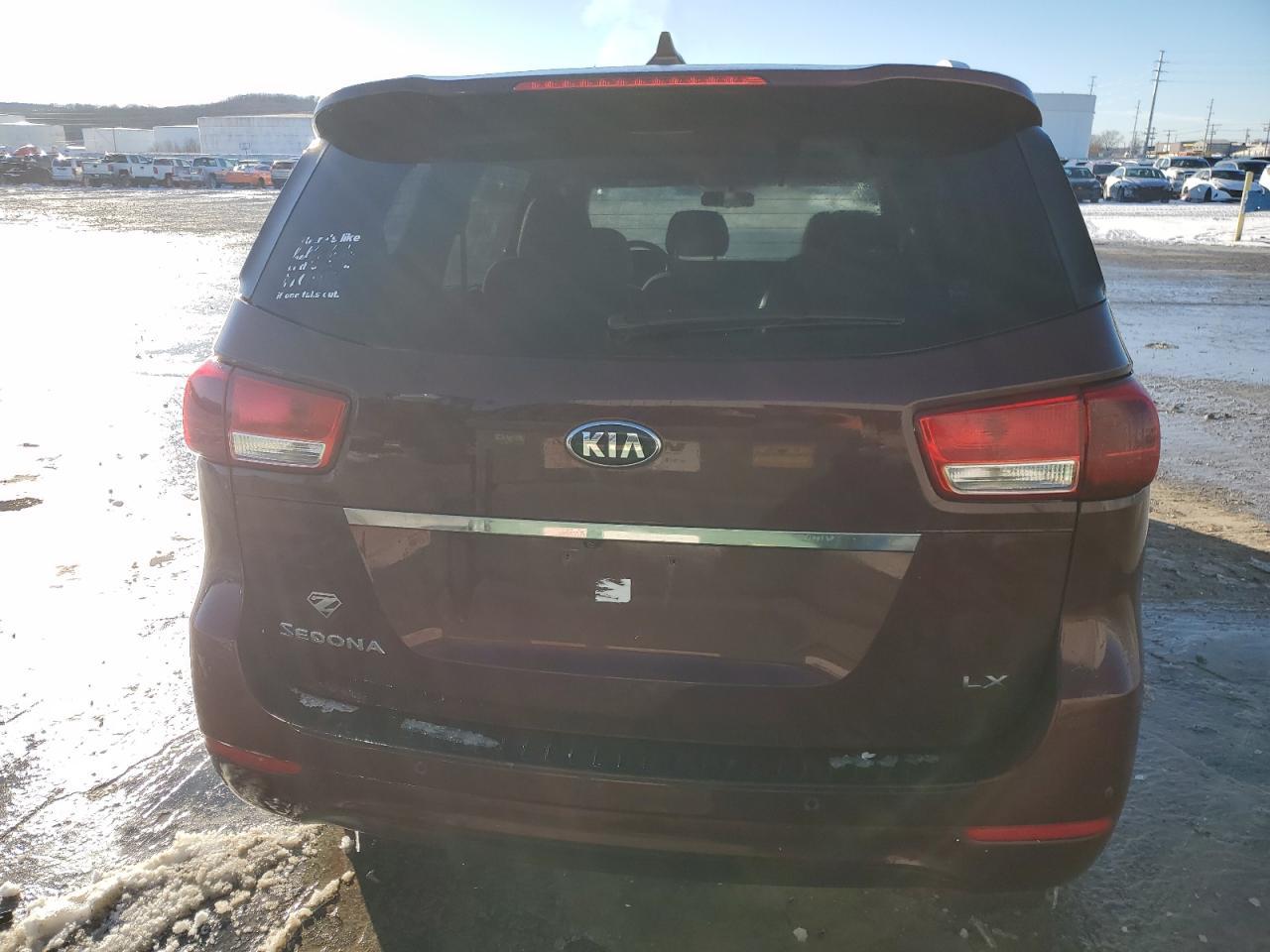 2016 KIA SEDONA LX - Image 6