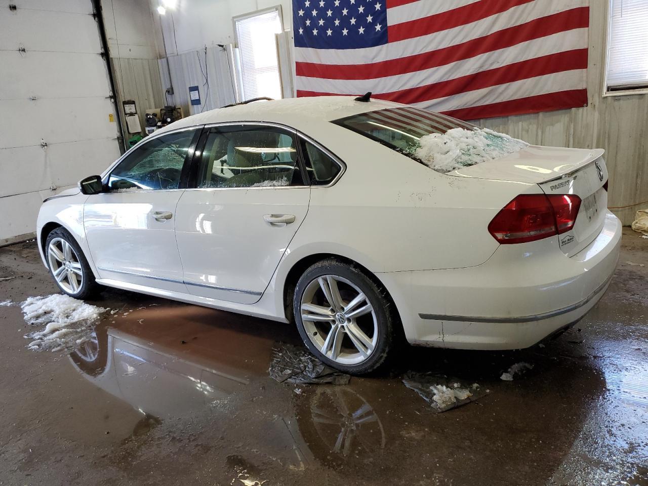 2014 VOLKSWAGEN PASSAT SEL - Фото 2