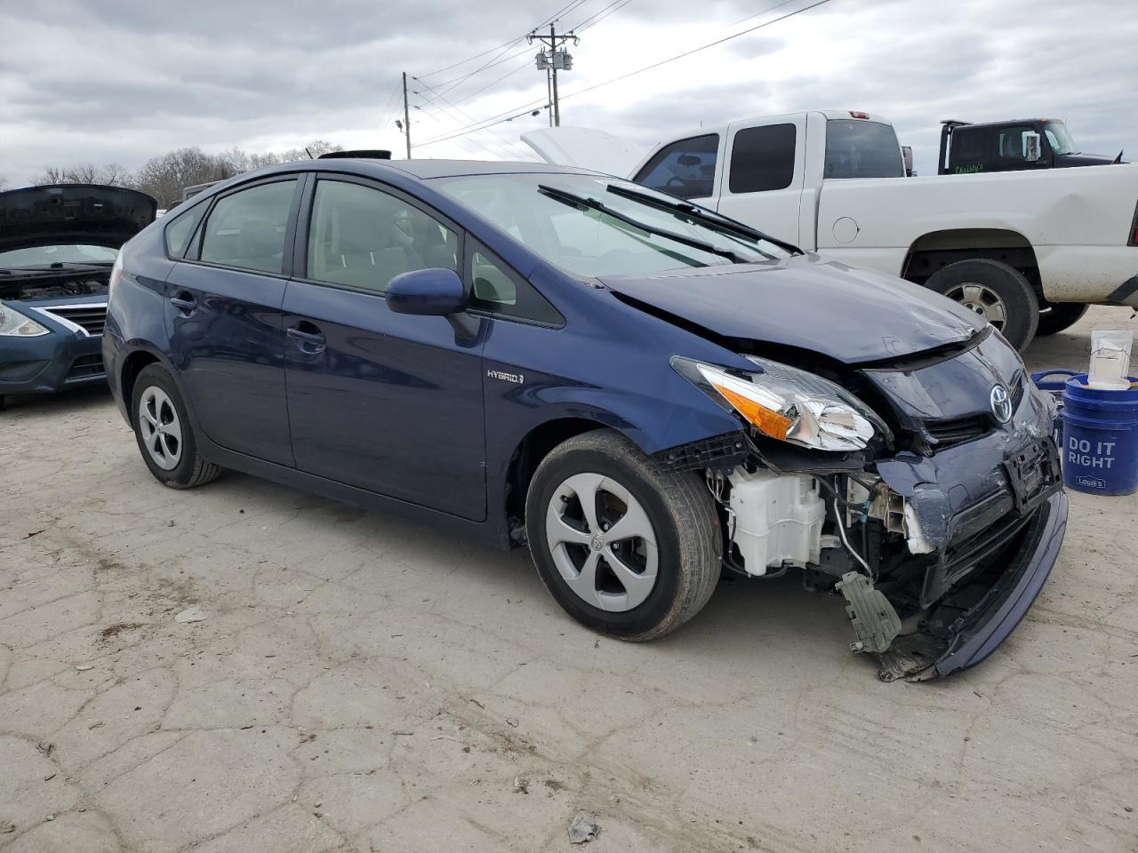 2013 TOYOTA PRIUS - Фото 4