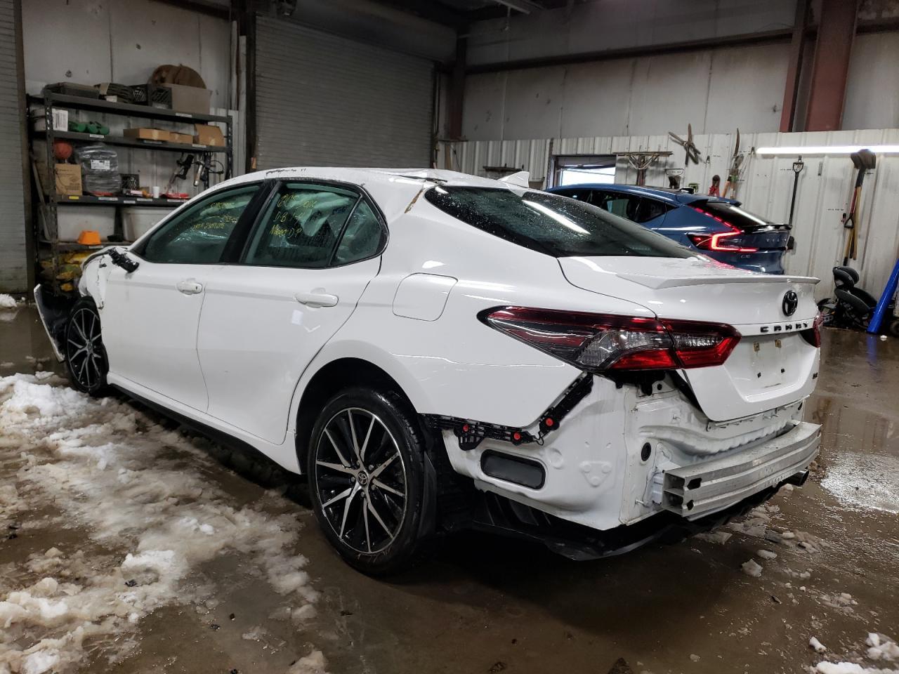 2021 TOYOTA CAMRY SE - Фото 2