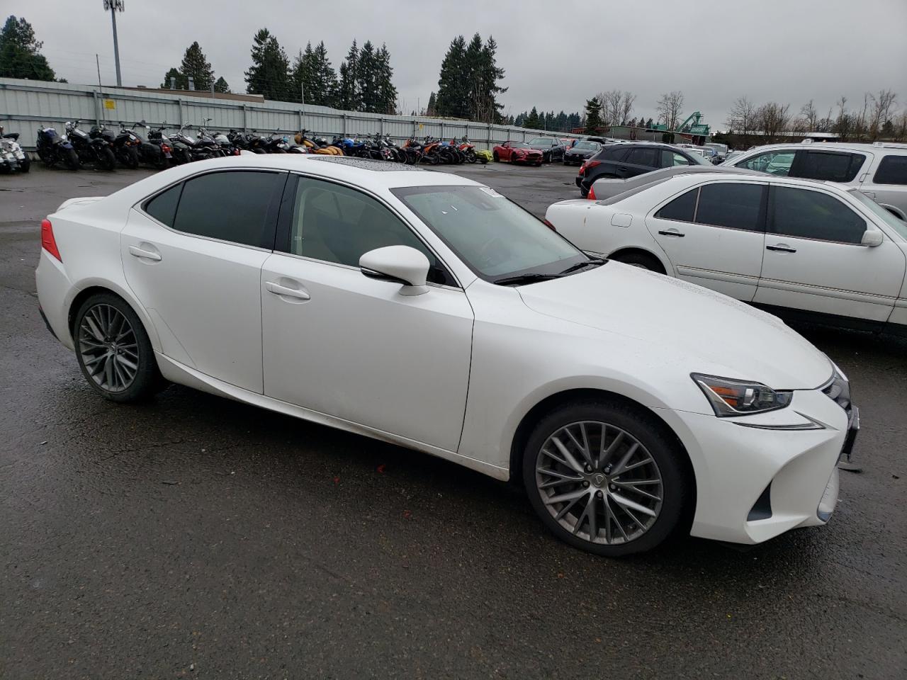 2017 LEXUS IS 200T - Image 4
