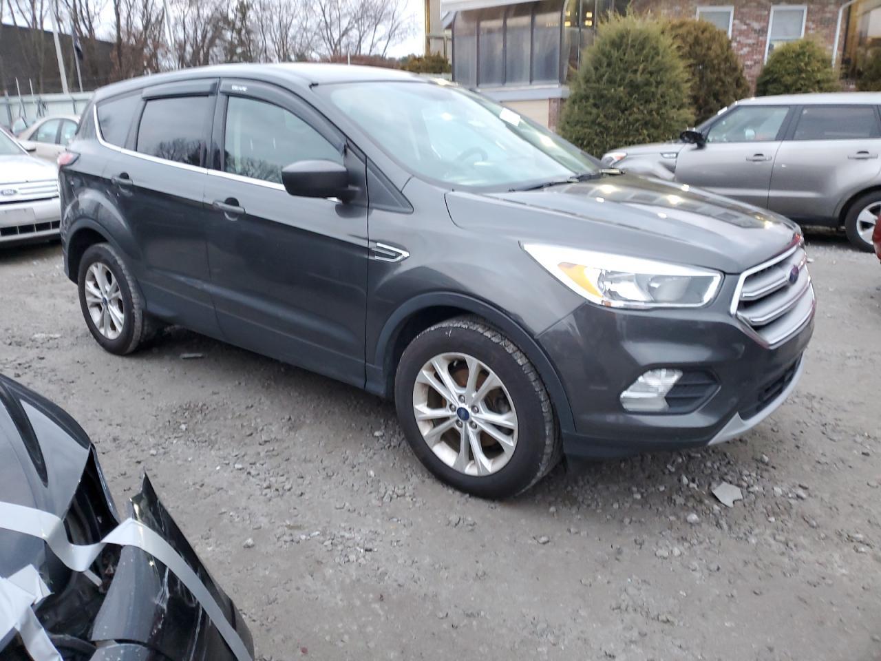 2017 FORD ESCAPE SE - Image 4