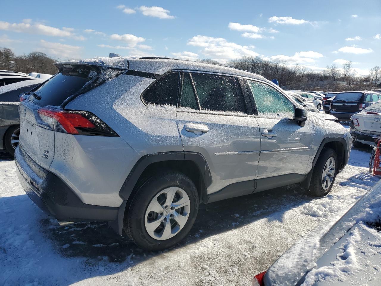 2021 TOYOTA RAV4 LE - Фото 3