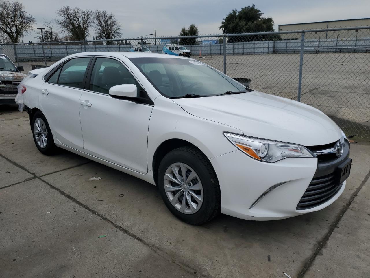 2017 TOYOTA CAMRY LE - Фото 4