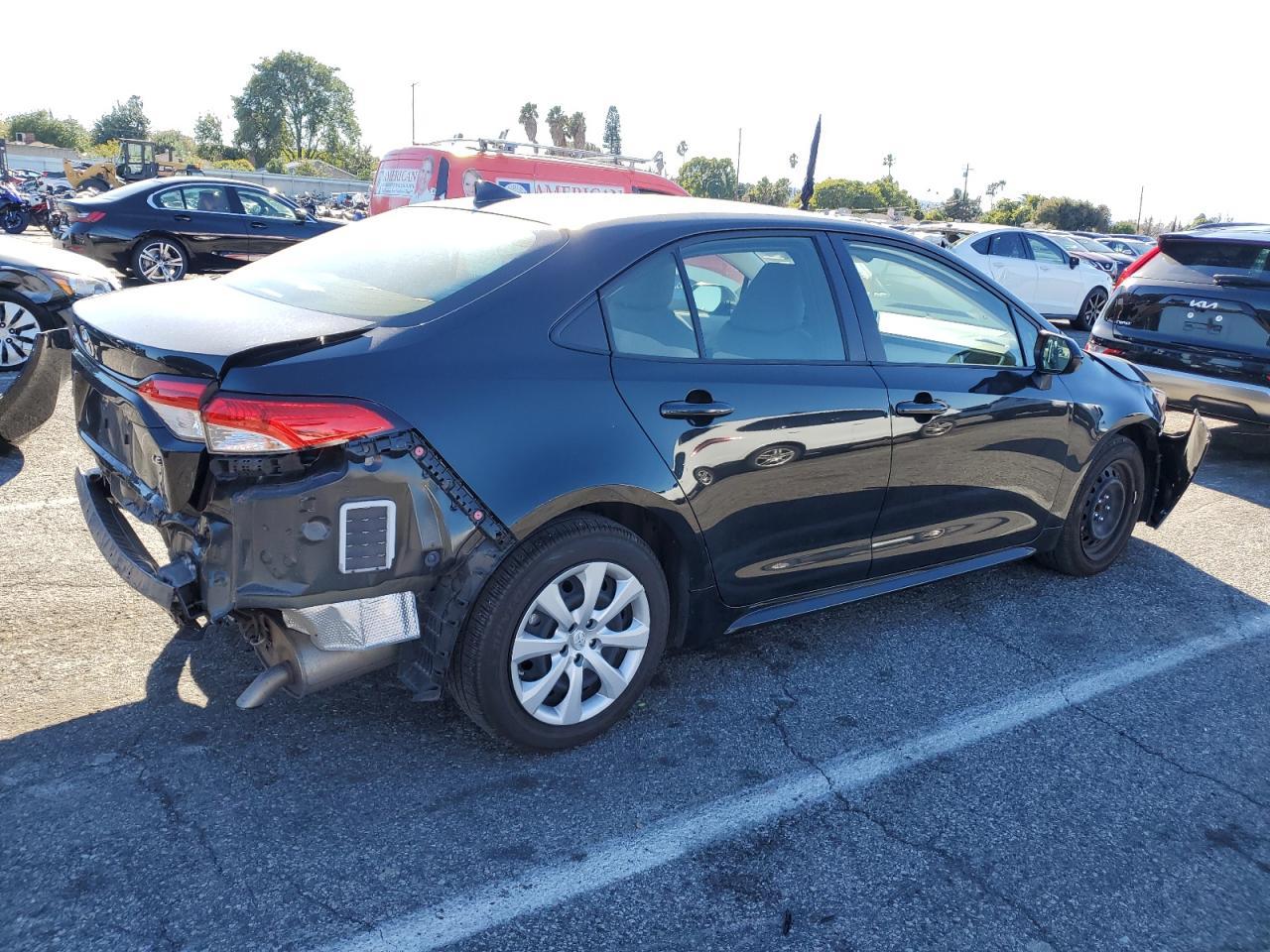 2021 TOYOTA COROLLA LE - Фото 3