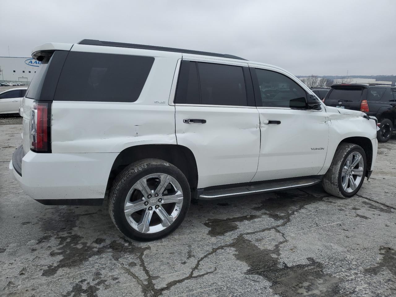 2016 GMC YUKON SLE - Фото 3