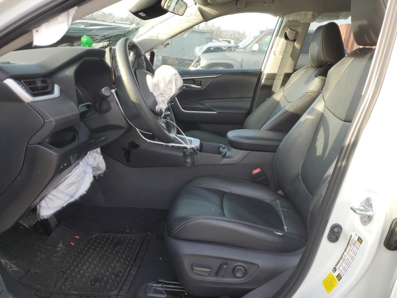 2022 TOYOTA RAV4 XLE - Фото 7
