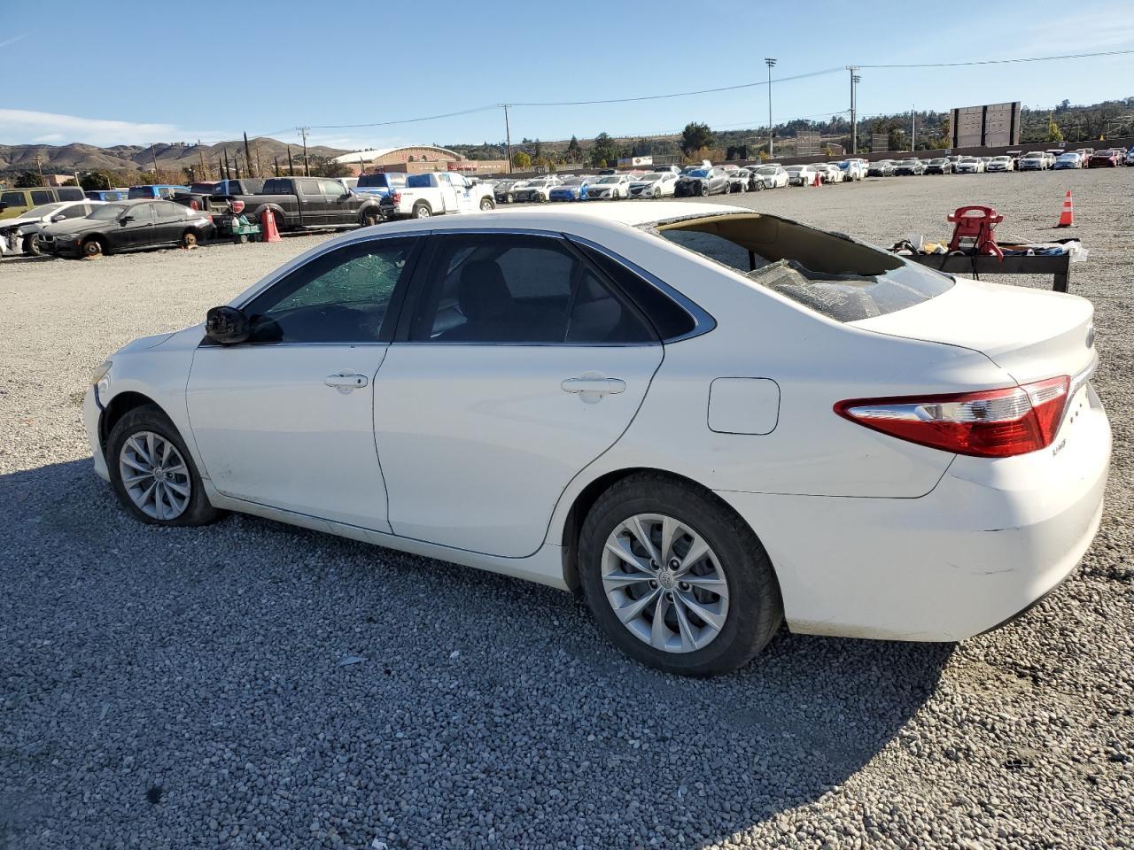 2016 TOYOTA CAMRY LE - Фото 2