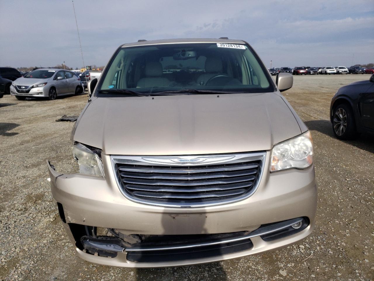 2014 CHRYSLER TOWN & COU - Image 5