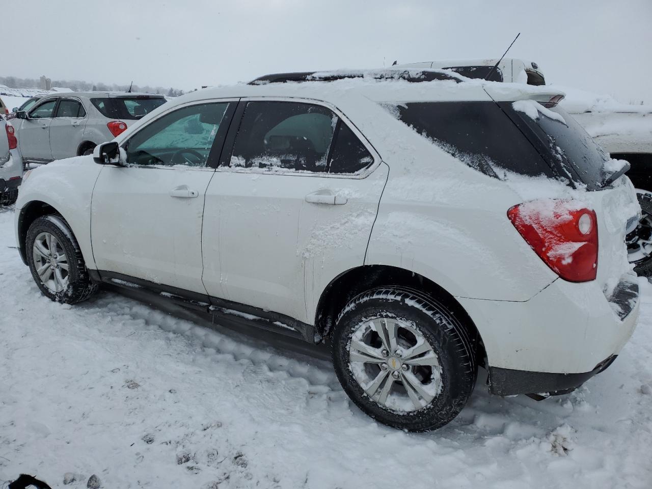 2011 CHEVROLET EQUINOX LT - Image 2
