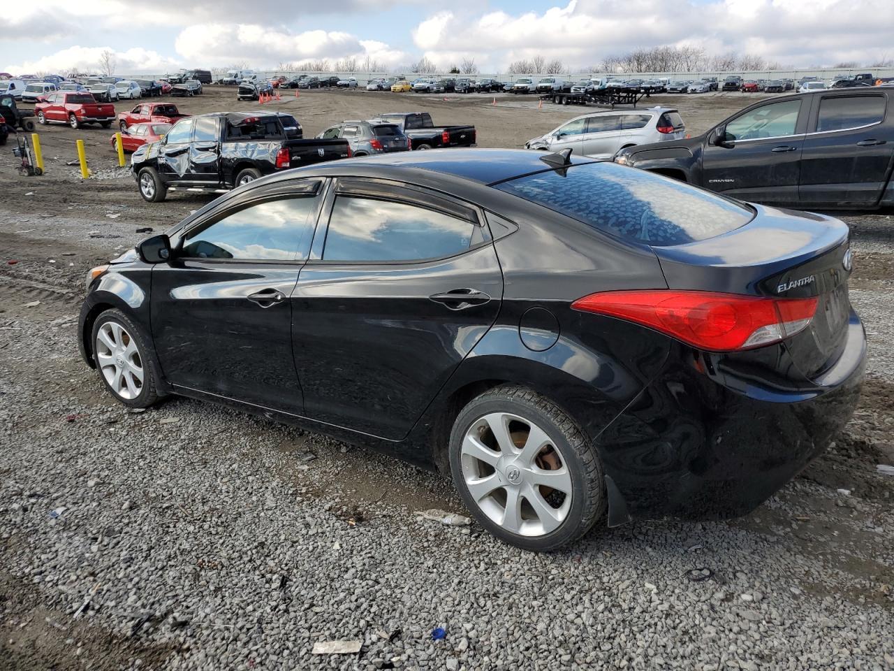 2013 HYUNDAI ELANTRA GL - Image 2