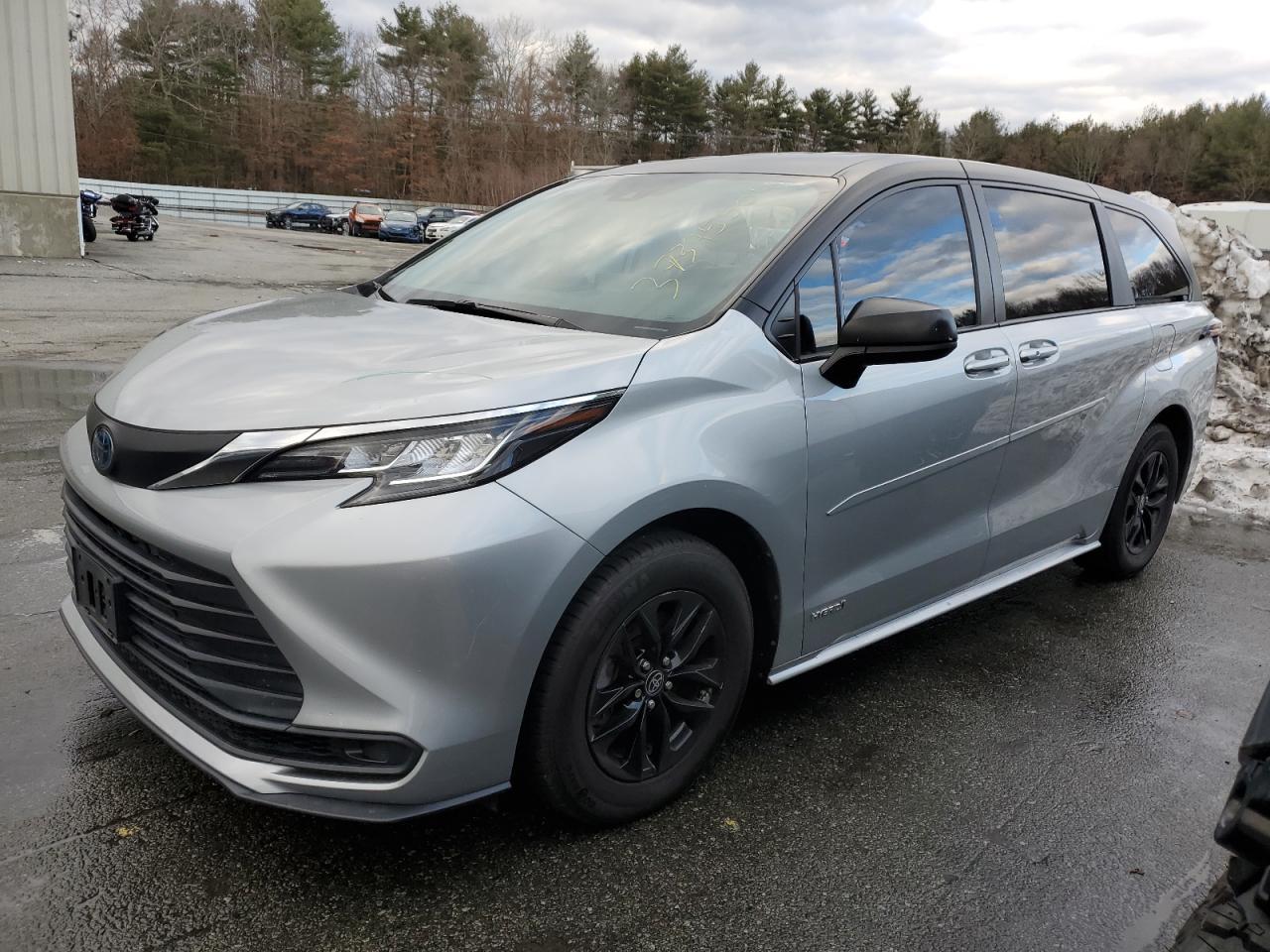 2021 TOYOTA SIENNA LE car image