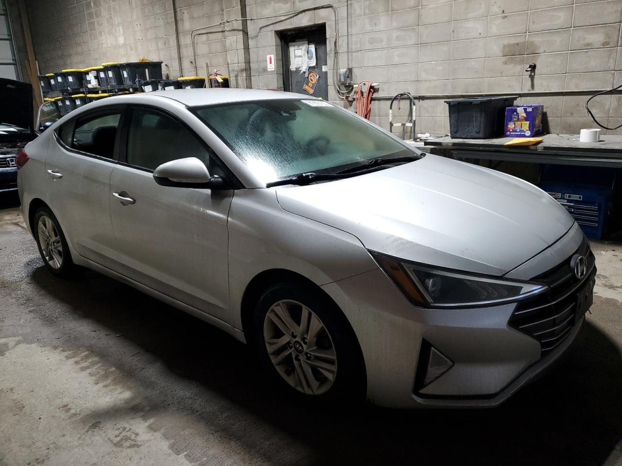 2019 HYUNDAI ELANTRA SE - Фото 4