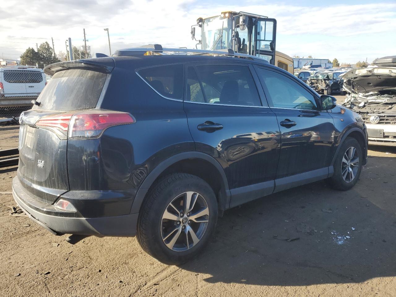 2017 TOYOTA RAV4 XLE - Фото 3