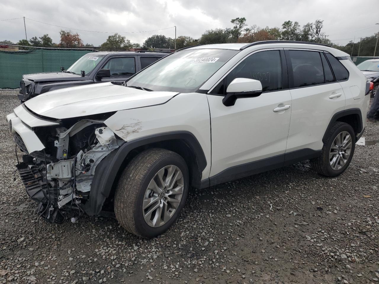 2022 TOYOTA RAV4 XLE P