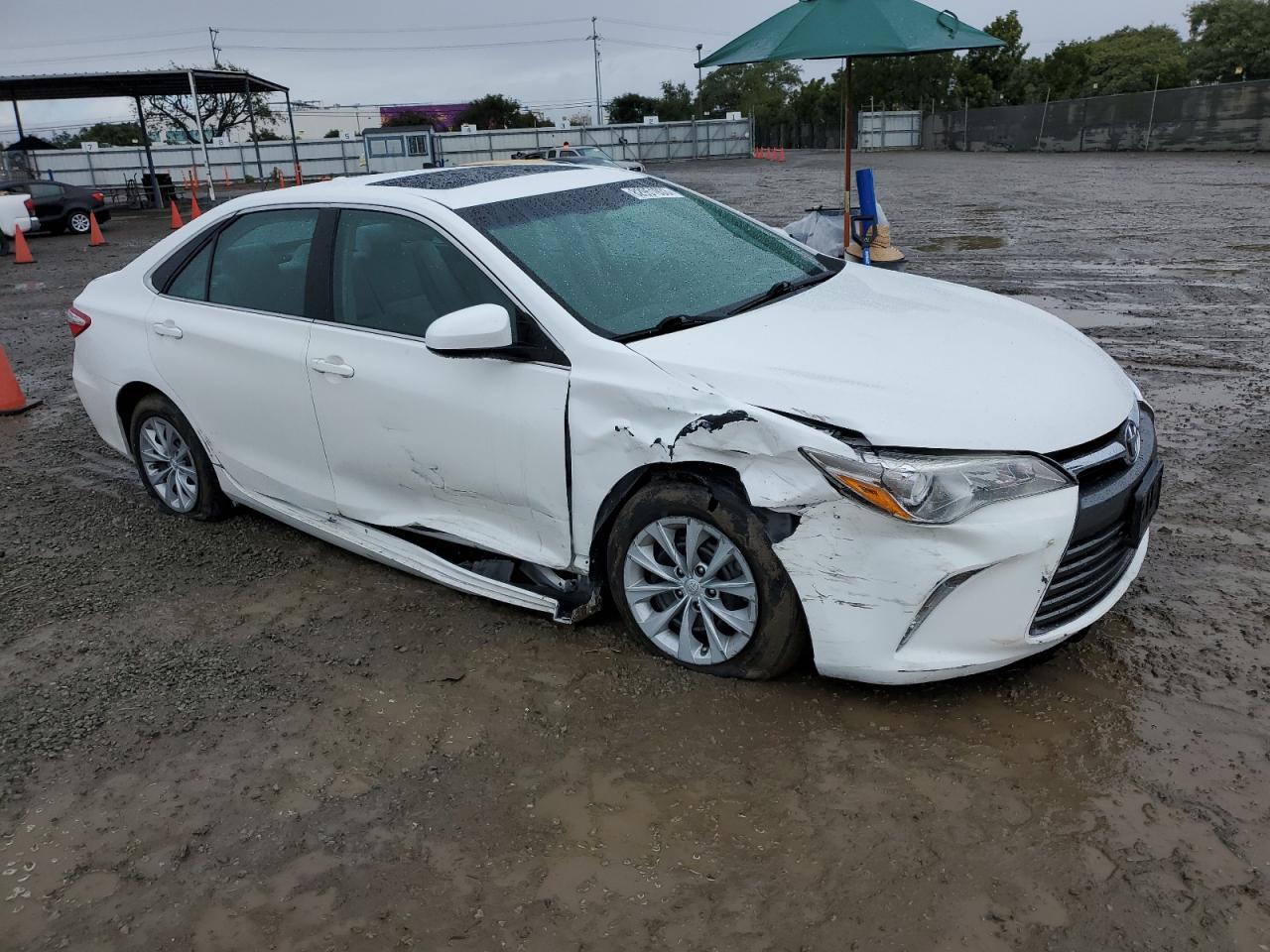 2017 TOYOTA CAMRY LE - Image 4