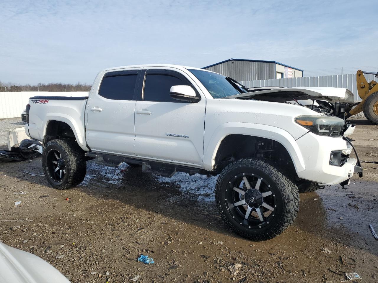 2017 TOYOTA TACOMA DOU - Фото 4