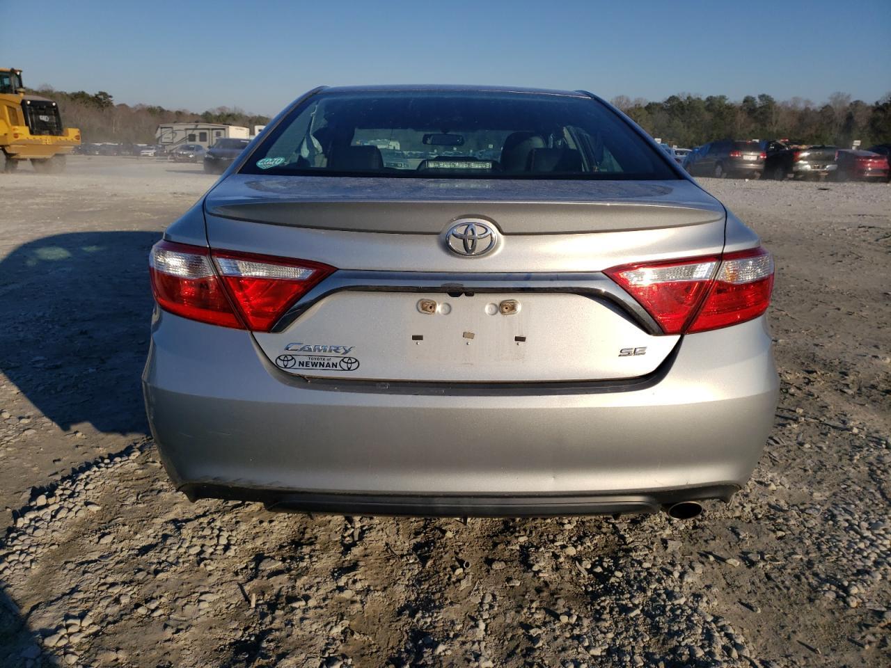 2016 TOYOTA CAMRY LE - Фото 6