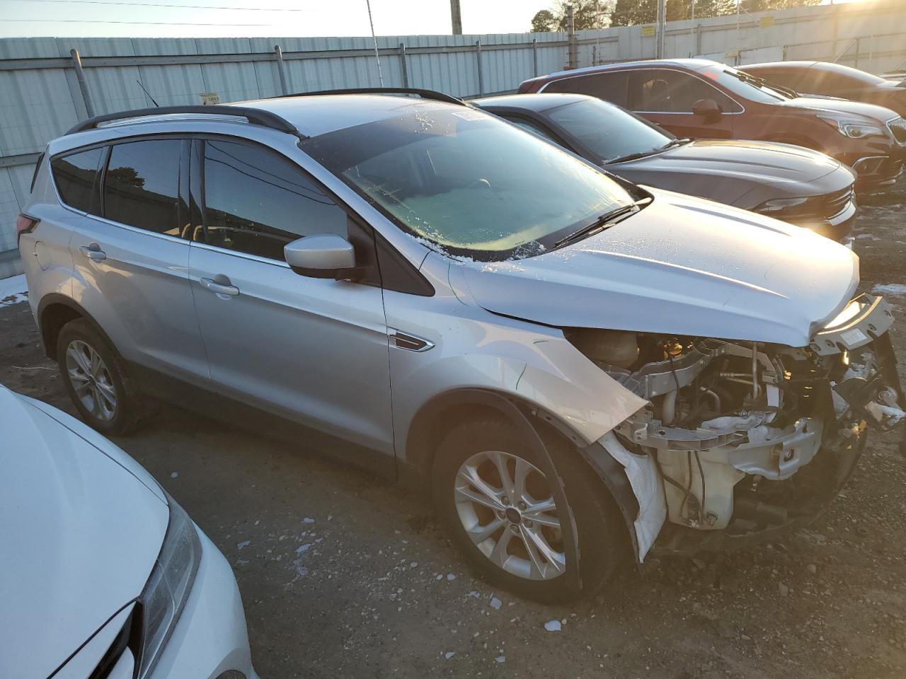 2017 FORD ESCAPE SE - Image 4